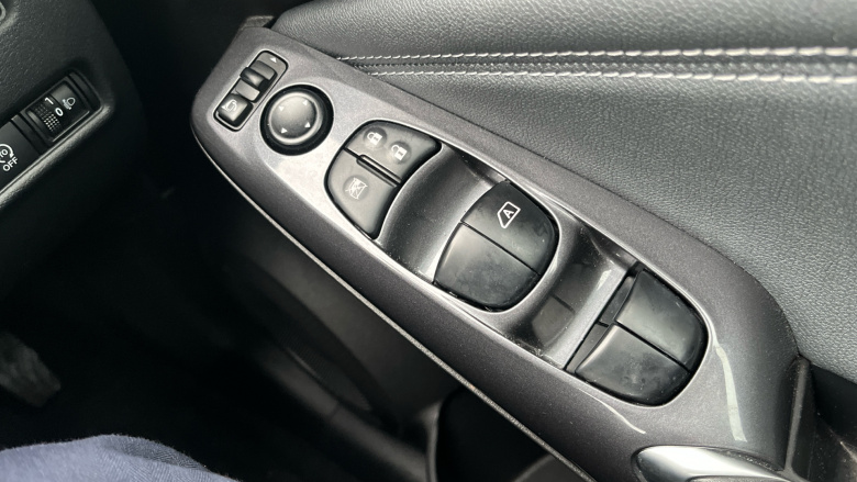 Nissan Juke 1.0 DiG-T 114 N-Connecta 5dr Petrol Hatchback